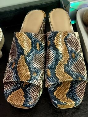 URBAN OUtfitters Women’s Slide Sandals in Multicolor Snake Print Sz 9